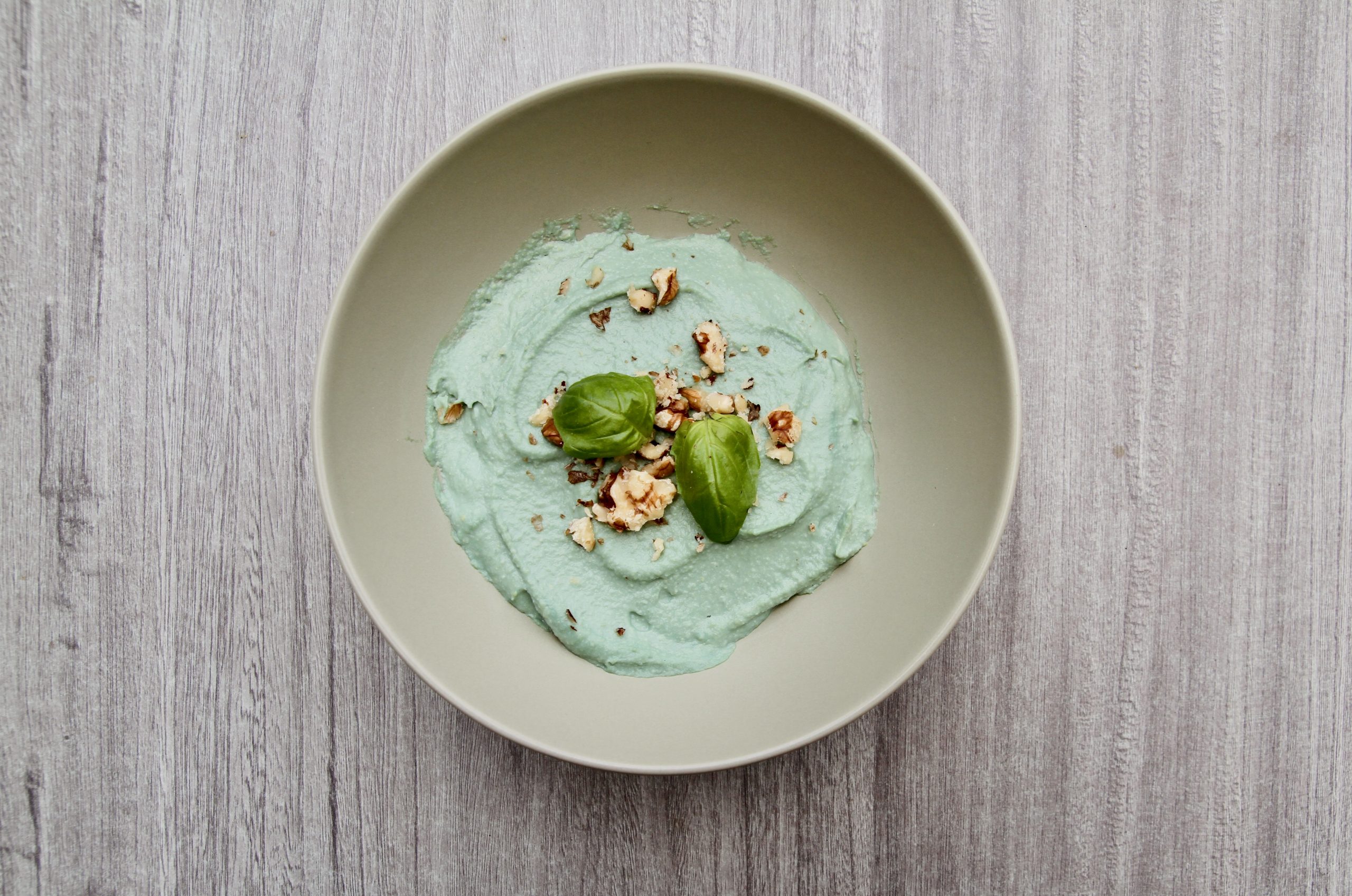 Spirulina-Hummus